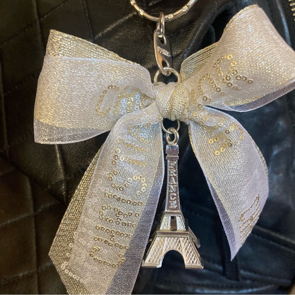 Christian Dior Gift Wrapping Ribbon on Keychain - Picture 4 of 7